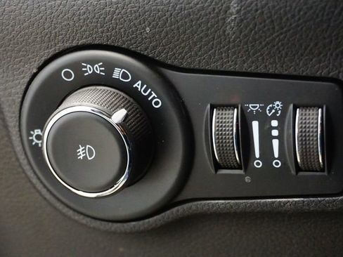 Used 2023 Jeep Compass Latitude image 25