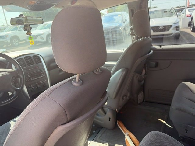 Used 2005 Chrysler Town & Country Touring FWD image 19