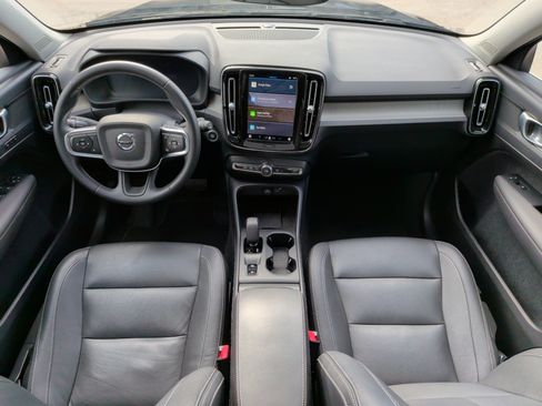 Used 2025 Volvo XC40 B5 Core image 28