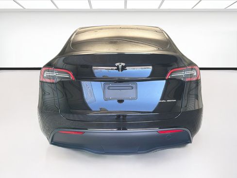 Used 2023 Tesla Model Y Long Range AWD/4WD image 5