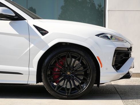Used 2025 Lamborghini Urus SE image 9