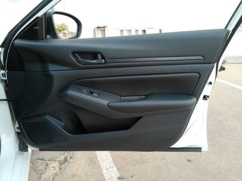 Used 2025 Nissan Altima 2.5 S FWD image 16