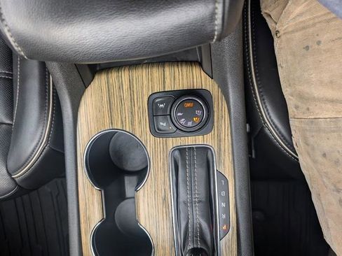 Used 2018 GMC Acadia Denali image 16