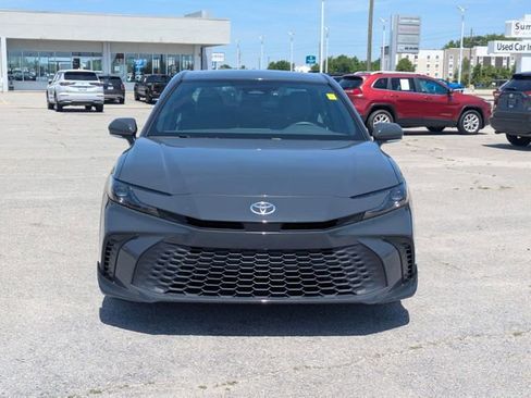 Used 2025 Toyota Camry SE FWD image 7