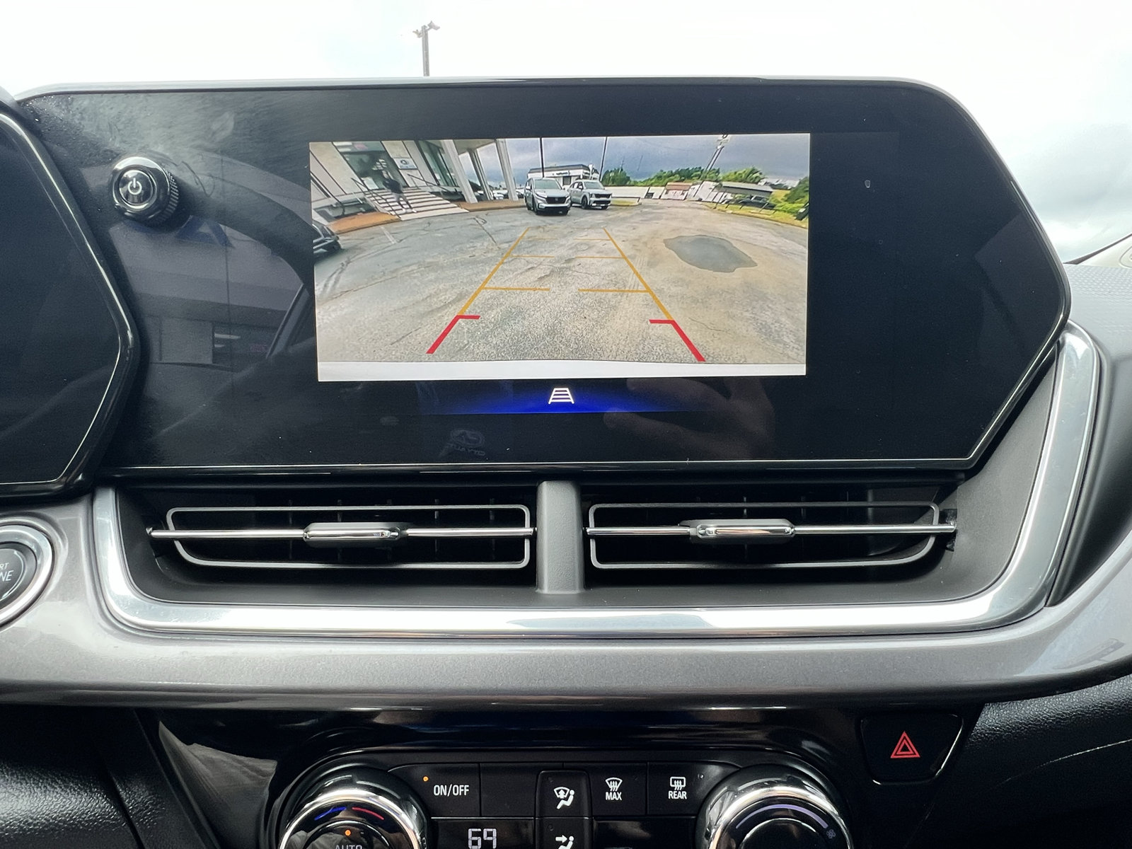 Used 2024 Chevrolet Trax ACTIV w/ Driver Confidence Package FWD image 31