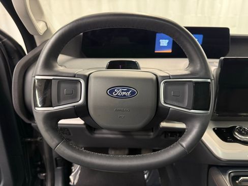 Used 2025 Ford Expedition Max Active AWD/4WD image 12