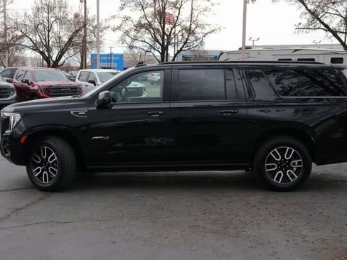 Used 2023 GMC Yukon XL AT4 w/ AT4 Premium Package image 3