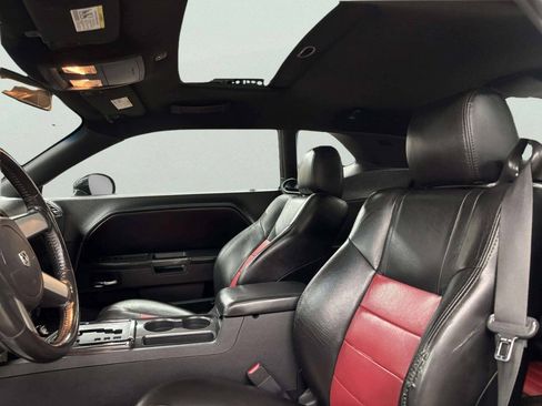 Used 2010 Dodge Challenger R/T RWD image 15