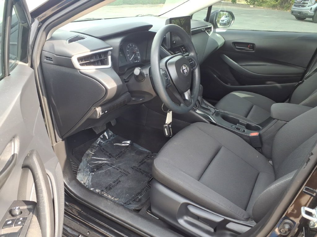Used 2025 Toyota Corolla LE FWD image 6