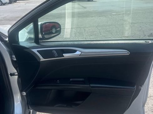 Used 2019 Ford Fusion SE FWD image 10