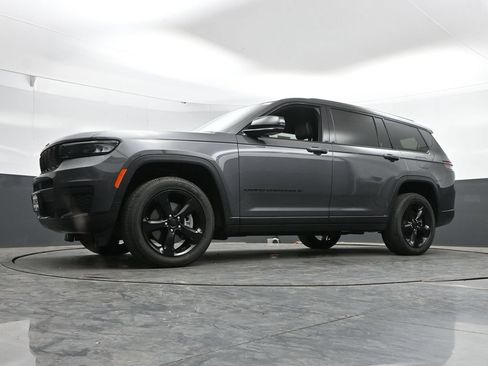 Used 2023 Jeep Grand Cherokee L Laredo AWD/4WD image 46