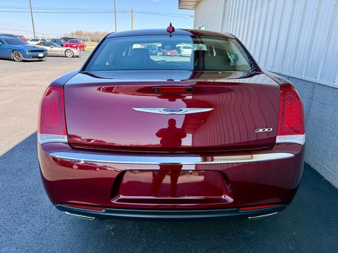 Used 2019 Chrysler 300 Touring w/ Quick Order Package 2EF image 5