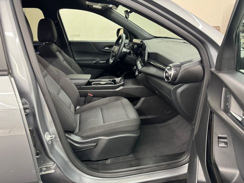 Used 2025 Chevrolet Equinox LT AWD/4WD image 11