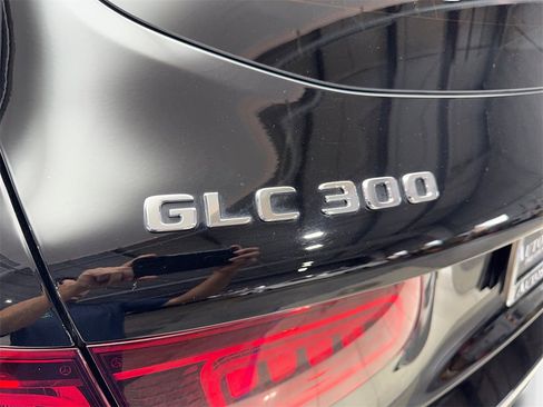 Used 2022 Mercedes-Benz GLC 300 w/ AMG Line image 23