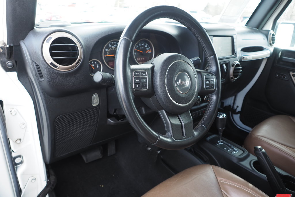 Used 2017 Jeep Wrangler Unlimited Sahara AWD/4WD image 12