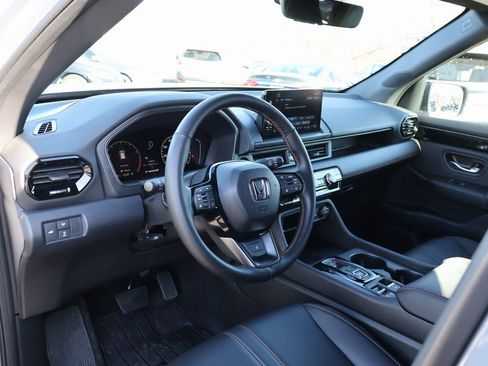 Certified 2025 Honda Pilot TrailSport image 17