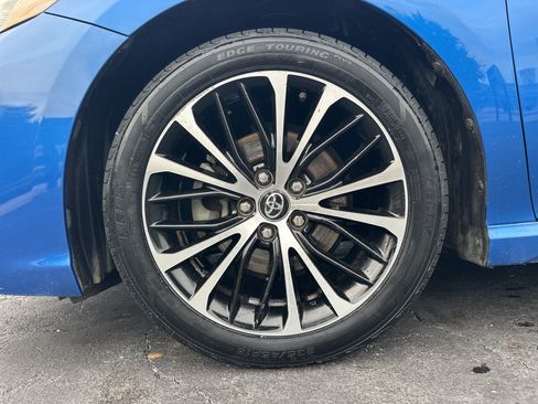 Used 2018 Toyota Camry SE FWD image 12