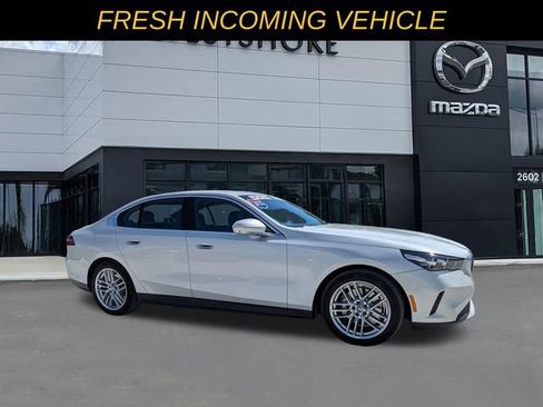 Used 2025 BMW 530i RWD image 1