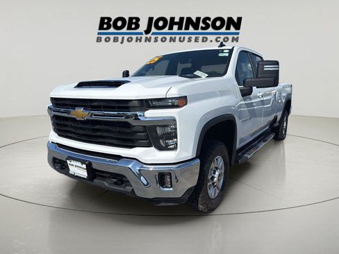 Used 2025 Chevrolet Silverado 2500 LT w/ Convenience Package AWD/4WD image 3