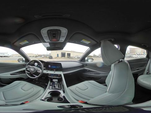 Used 2025 Hyundai Elantra Limited image 41