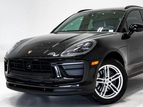Used 2023 Porsche Macan image 3