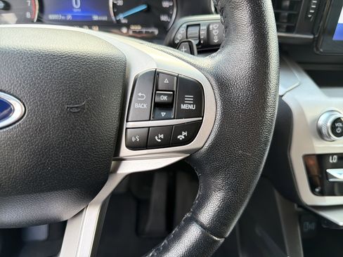 Used 2021 Ford Explorer XLT w/ Equipment Group 202A image 11