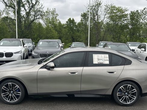 New 2026 BMW 530i xDrive w/ M Sport Package AWD/4WD image 7