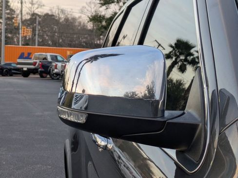 Used 2018 Jeep Grand Cherokee Limited image 12