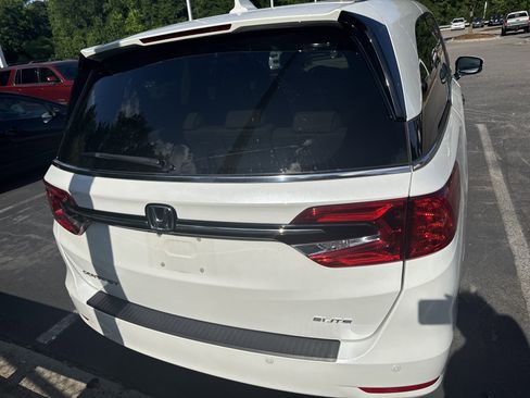 Used 2022 Honda Odyssey Elite image 8