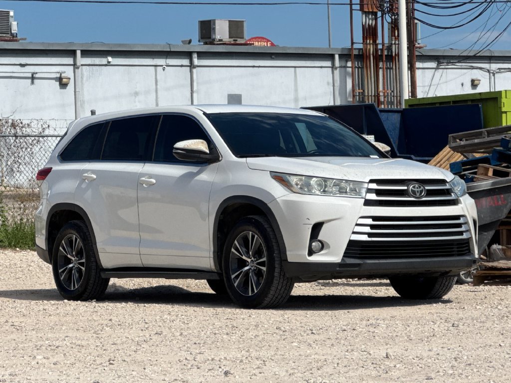 Used 2018 Toyota Highlander Plus FWD image 8