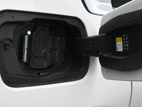 Used 2023 BMW i7 xDrive60 AWD/4WD image 11