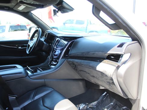 Used 2018 Cadillac Escalade Platinum AWD/4WD image 23