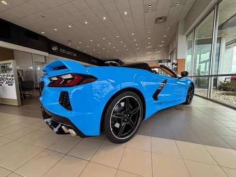 Used 2021 Chevrolet Corvette Stingray Premium Conv w/ Z51 Performance Package RWD image 5