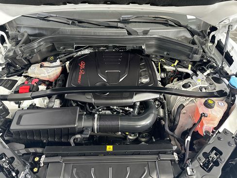 Used 2022 Alfa Romeo Stelvio Veloce image 36