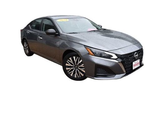 Used 2024 Nissan Altima 2.5 SV image 2