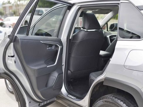 Used 2019 Toyota RAV4 Limited image 12