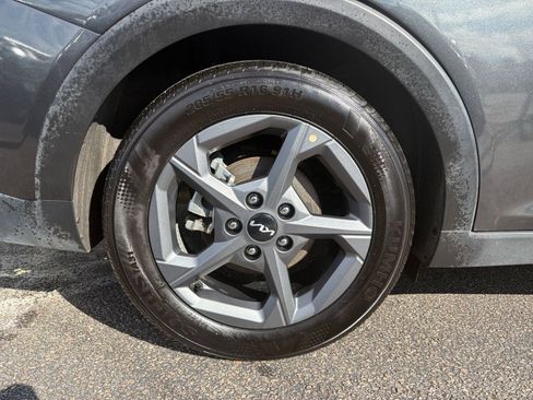 Used 2025 Kia K4 LXS image 29