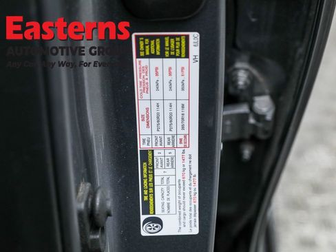 Used 2023 Nissan Armada SL w/ Captain's Chairs Package image 41