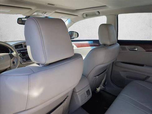 Used 2011 Toyota Avalon image 14