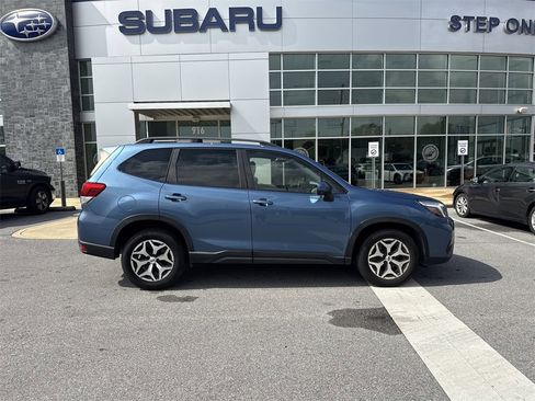 Used 2020 Subaru Forester Premium image 9