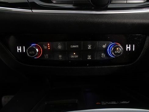 Used 2022 Buick Enclave Avenir w/ Avenir Technology Package image 8