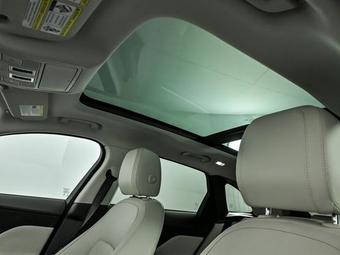 Used 2017 Jaguar F-PACE Prestige image 20