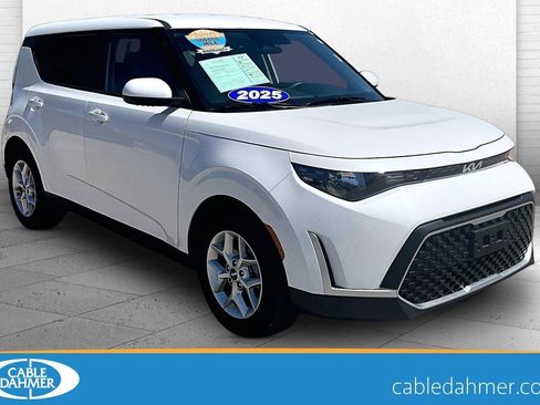 Used 2025 Kia Soul LX FWD image 1