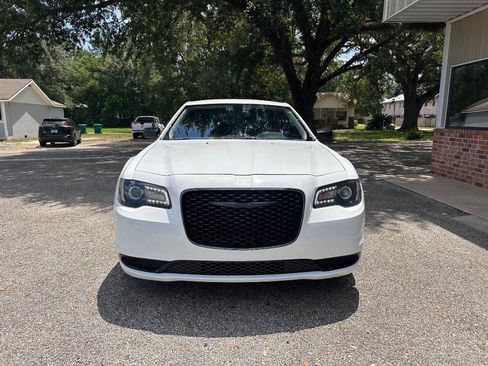 Used 2022 Chrysler 300 Touring w/ Sport Appearance Package RWD image 8