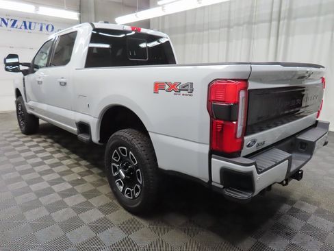 Used 2025 Ford F250 Platinum w/ FX4 Off-Road Package image 5