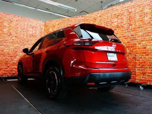 Certified 2025 Nissan Rogue SV AWD/4WD image 8