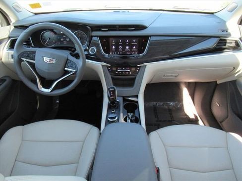 Used 2023 Cadillac XT6 Premium Luxury image 11