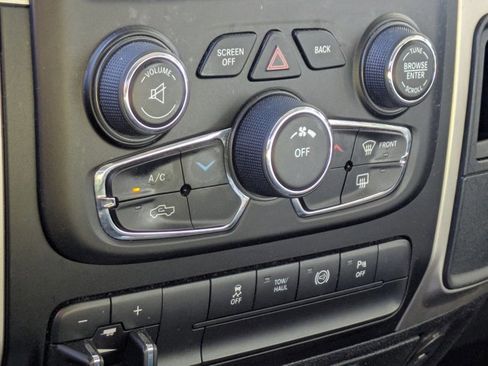 Used 2015 RAM 2500 SLT w/ Luxury Group AWD/4WD image 8