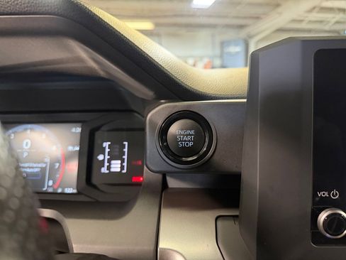 Used 2025 Toyota Tacoma SR5 AWD/4WD image 24