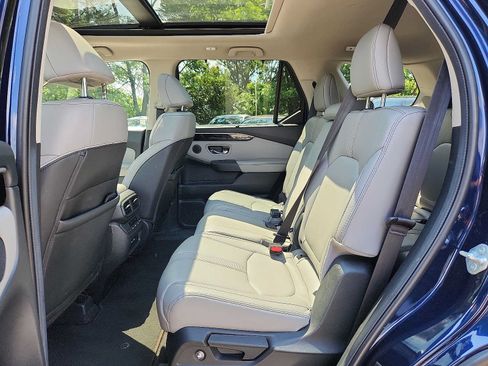 Certified 2024 Honda Pilot Touring image 10